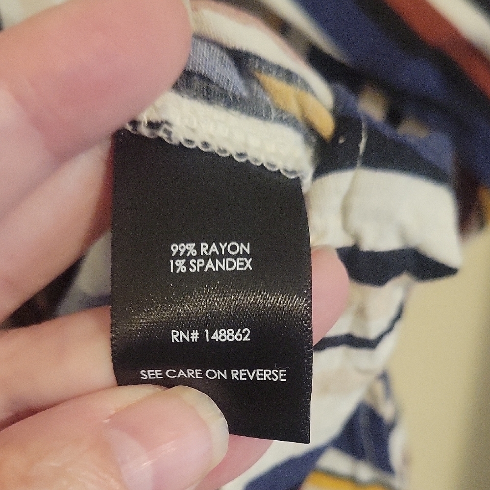 Torrid Sz1 Striped Blouse with V-Neck, 3/4 rollup sleeve. Pleated chest - Picture 3 of 5